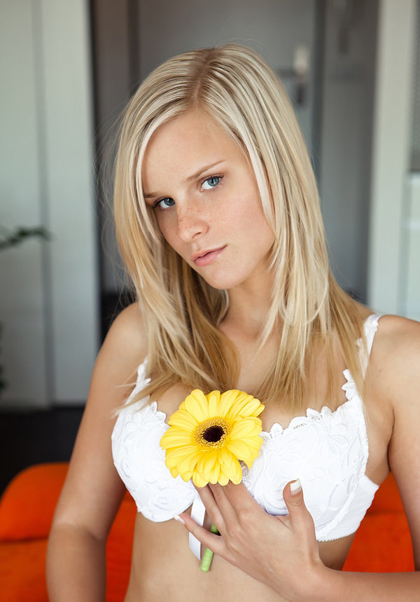 Людмила, 18 лет, 1 размер груди